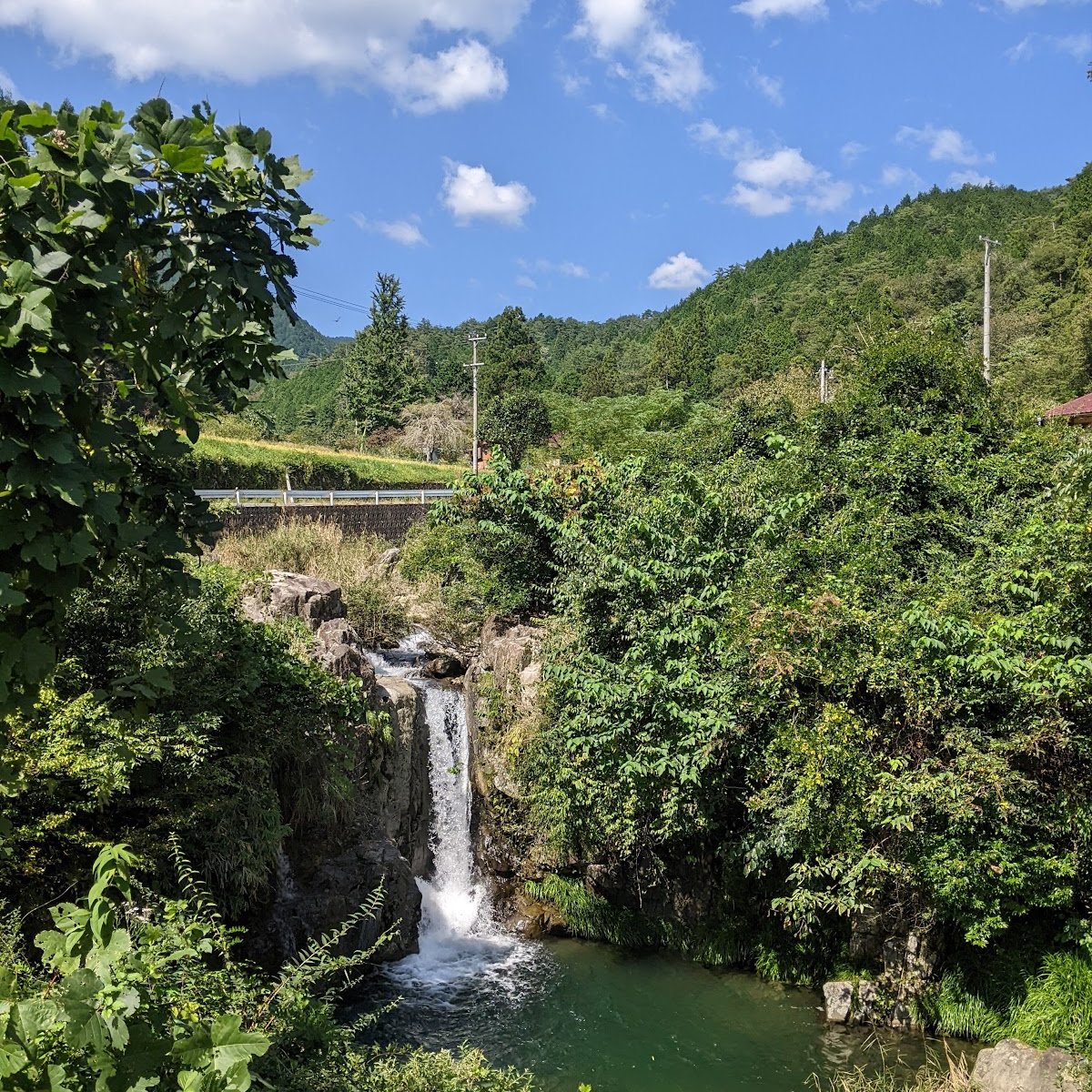 曲坂不動滝 in Higashishirakawa-mura, Gifu - Ask AI | mindtrip