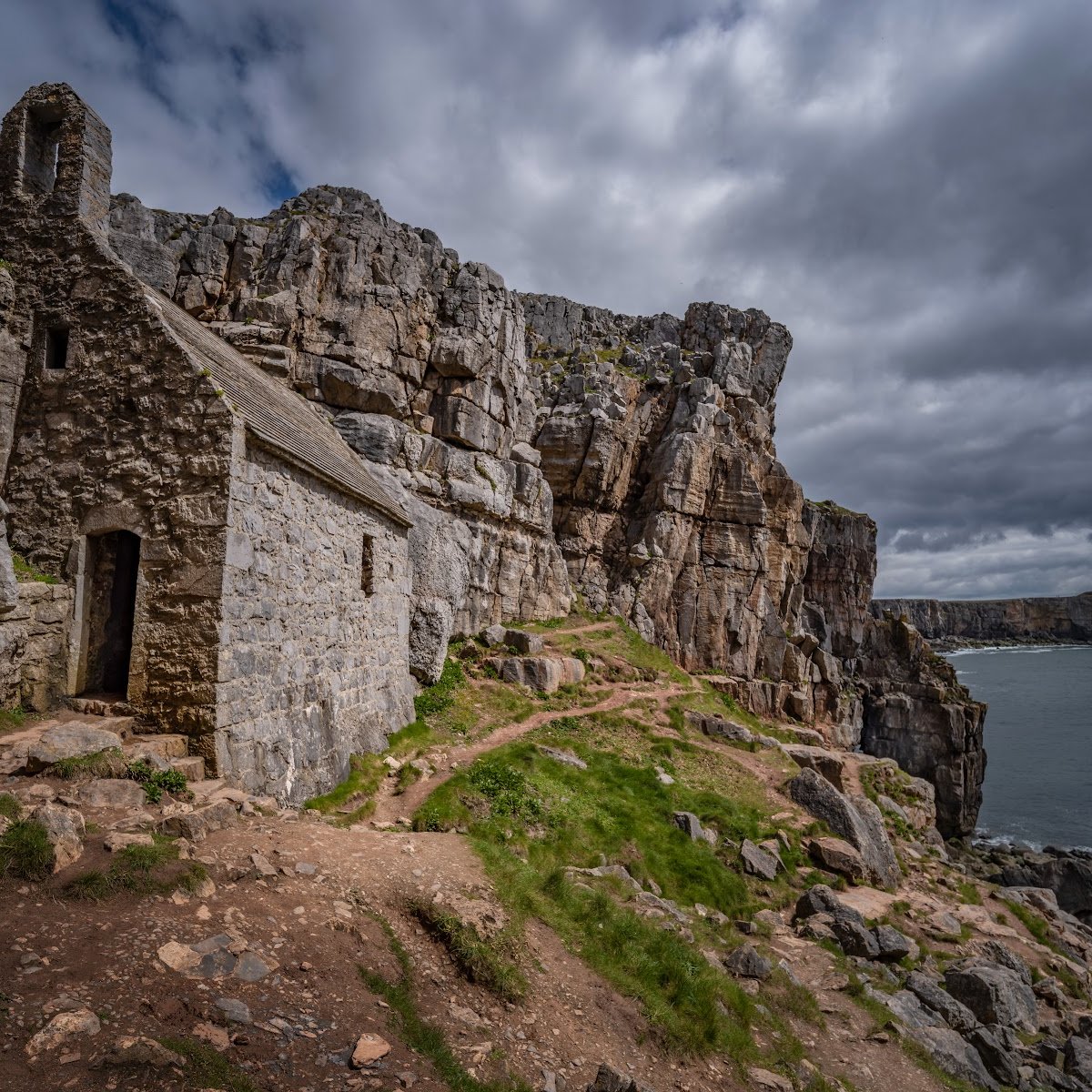 リリパットレーン  ST GOVAN'S CHAPEL Saint Govan's Chapel | What to Know Before You Go